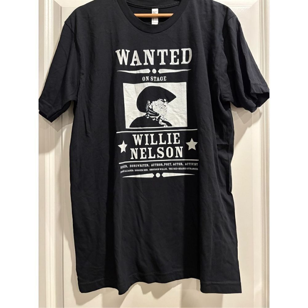 Willie Nelson Wanted T-shirt size Large